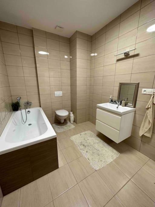 Essential Living Michal na Ostrove
