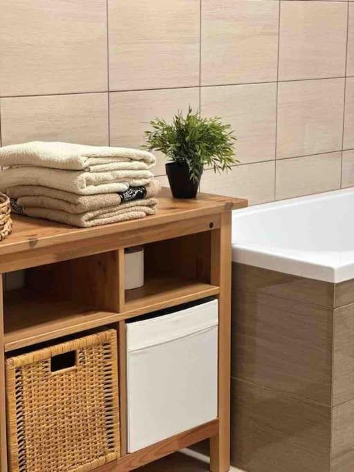 Apartment Essential Living *