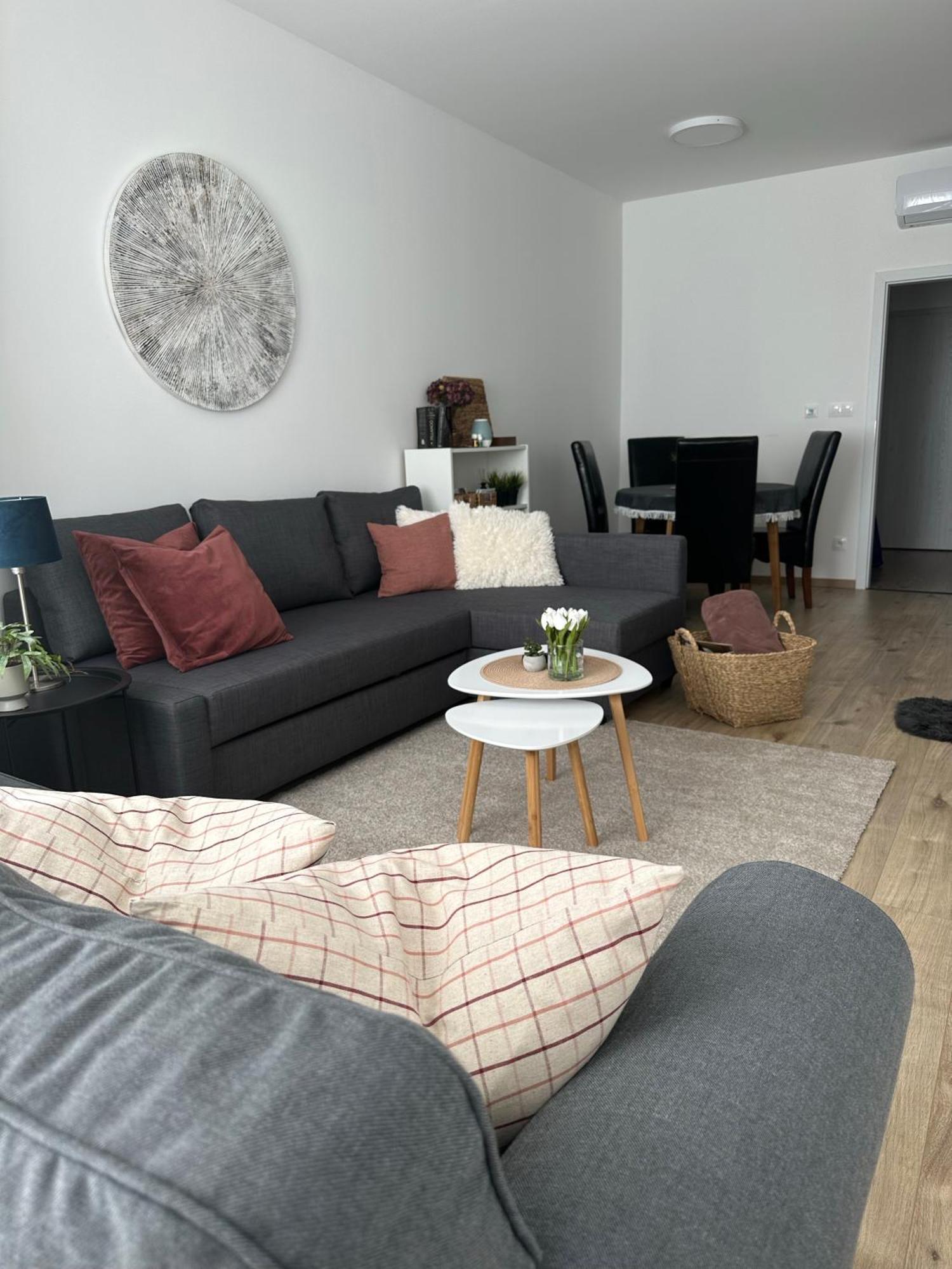 Essential Living * Michal na Ostrove
