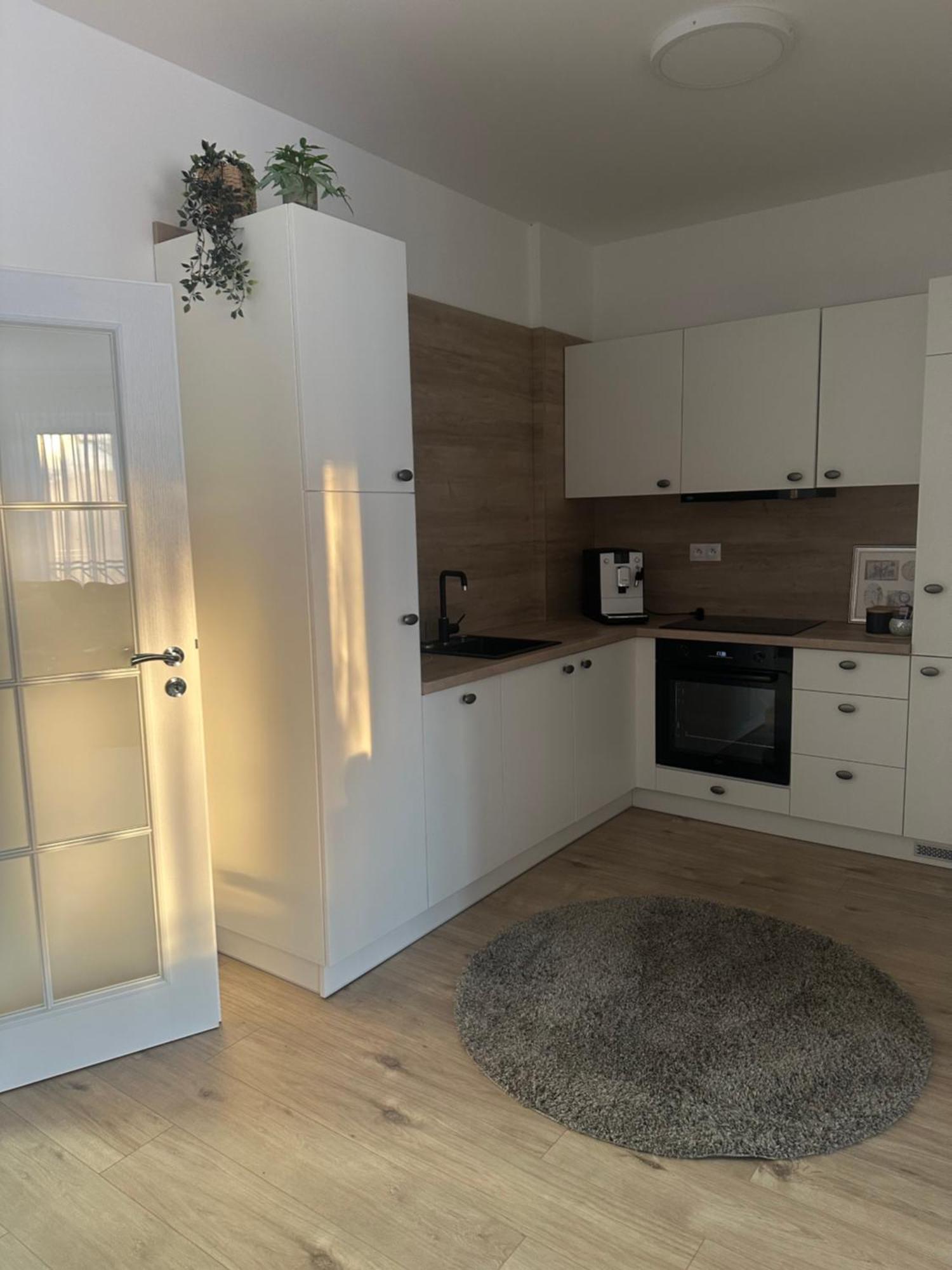 Essential Living Apartment *