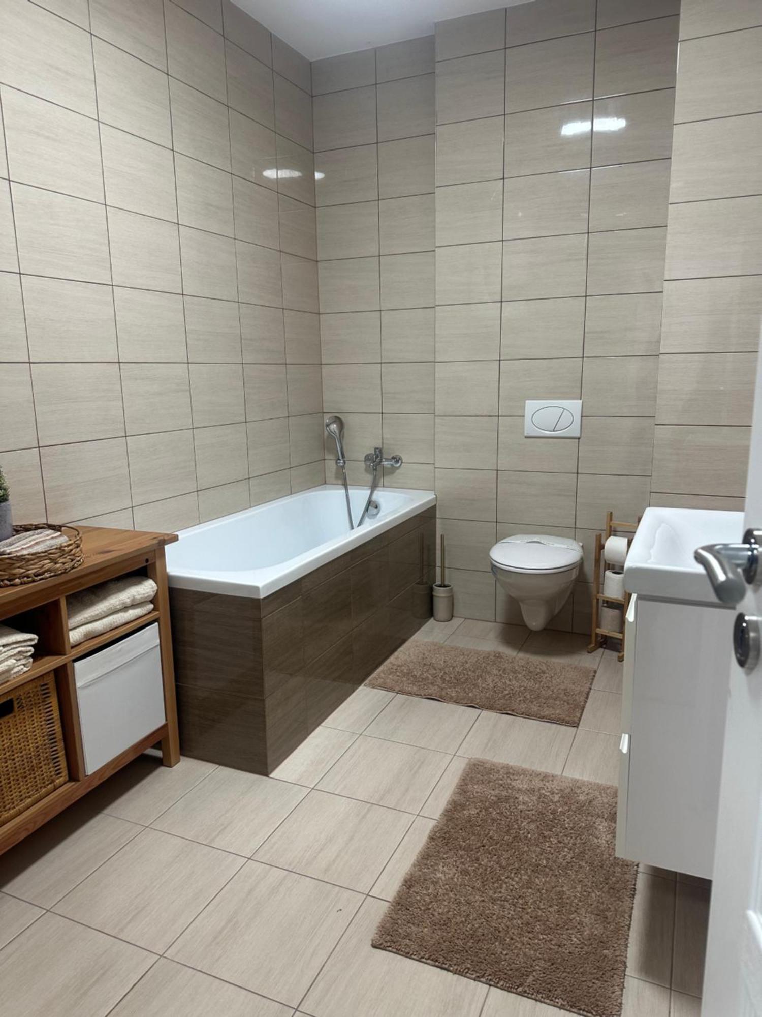 Essential Living Apartment *